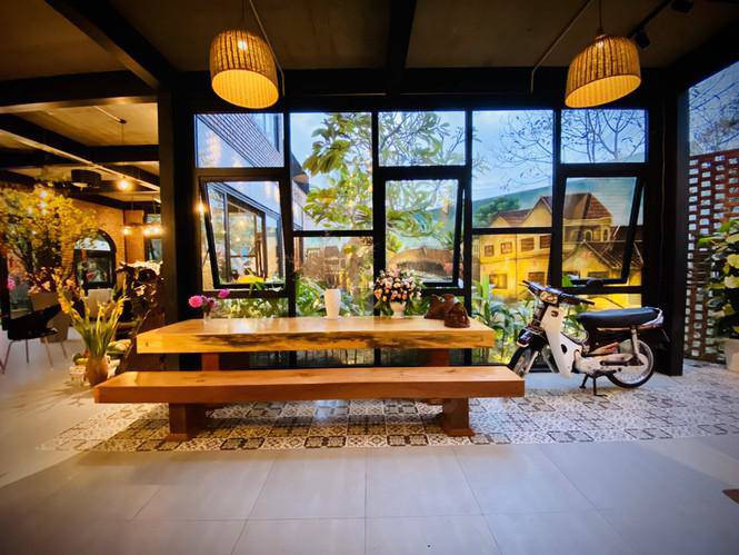Các không gian góc nhìn trong quán cafe đều có view nhìn thơ mộng, và đặc biệt lấy sáng và gió tốt.