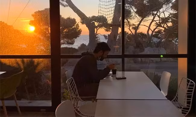 Cách đây không lâu, thế giới cũng xôn xao trước việc Pháp đưa những người Pháp sơ tán về từ Trung Quốc được cách ly tại một địa điểm nghỉ dưỡng. Thời điểm đó, những người này phải cách ly trong 14 ngày tại khu nghỉ dưỡng Club Vacanciel ở Carry-le-Rouet. Những người được sơ tán về từ Trung Quốc được tự do đi lại bên trong khuôn viên nhưng phải đeo khẩu trang và không được phép rời khỏi đây.