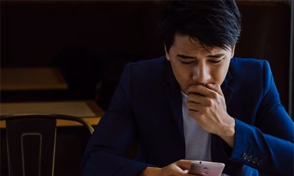 Dạo này vợ tôi ít nói lắm, cô ấy cứ lầm lì, nhiều khi tôi hỏi, cô ấy còn cáu gắt lên. (Ảnh minh họa)