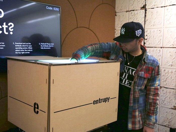 Thiet bi nhan biet giay 'fake hay auth' khien dan tinh phan khoi-Hinh-2