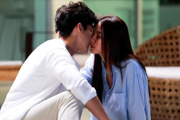 Lang nguoi khi doc tin nhan cua ban than sau 1 dem len giuong