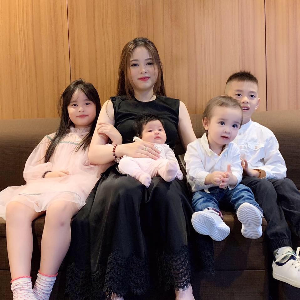 Nhan sac 'cang de cang dep' cua hotmom Hang Tui