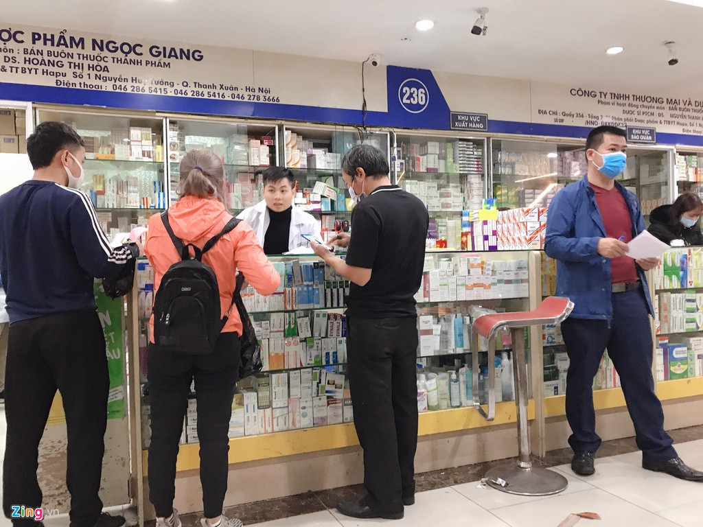 'Di mua khau trang, toi duoc dui vao tay mot tui nylon den'-Hinh-2