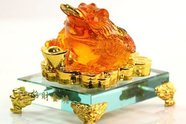 Ga gay canh tu dat 3 do vat nay vao nha, Than Tai 