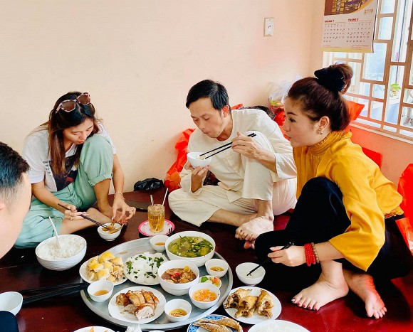 Hoai Linh thay doi khau phan an sau 2 nam han che moi hoat dong showbiz-Hinh-3