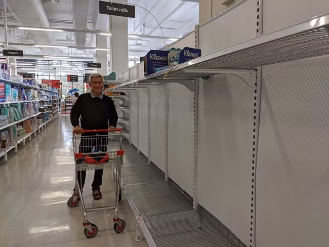 Danh nhau vi tranh giay ve sinh, 2 nguoi phu nu nhan cai 