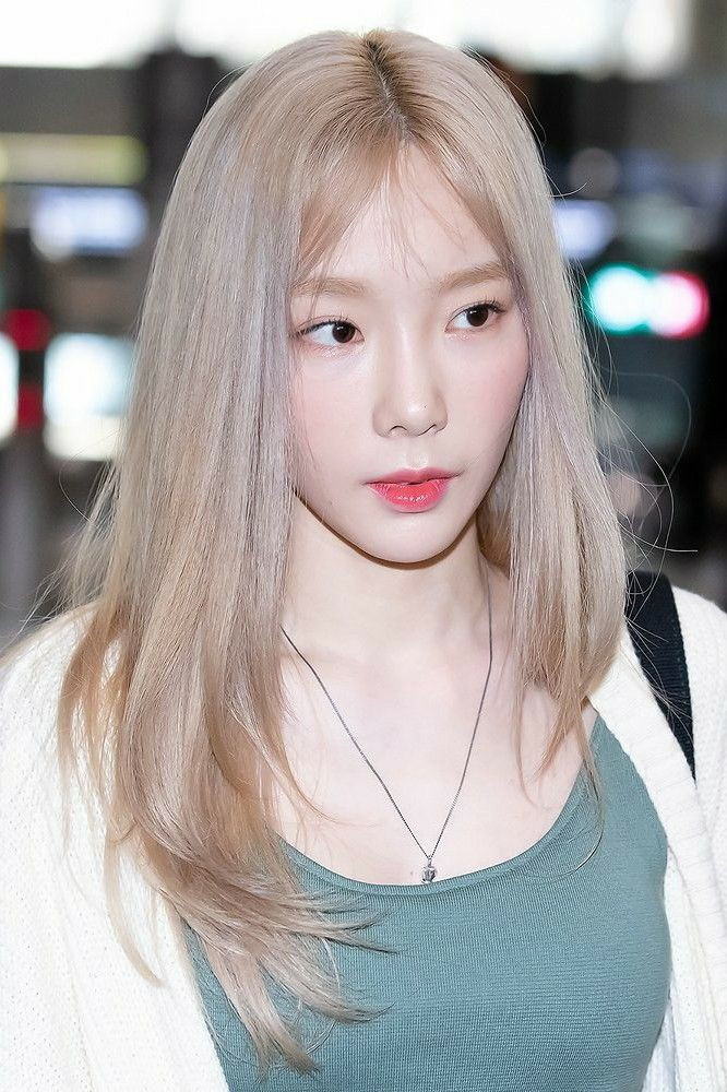 Tae Yeon (SNSD): Là idol Gen 2 duy nhất xuất hiện trong bảng xếp hạng, Tae Yeon được đánh giá cao nhờ nhan sắc trẻ trung không tuổi. Dáng người nhỏ bé, gương mặt trẻ thơ và làn da trắng sứ chính là những đặc điểm giúp trưởng nhóm SNSD luôn toát lên vẻ ngây thơ, tươi trẻ như búp bê.