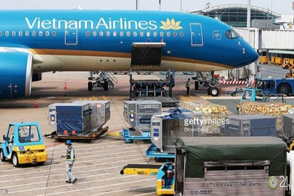 COVID-19: Tranh thủ bán khoai, dưa hấu, cà... sang Singapore COVID-19: Tranh thu ban khoai, dua hau, ca... sang Singapore