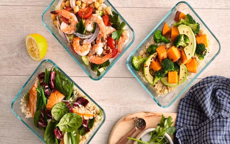 Sử dụng thực phẩm toàn phần (Whole food): Whole food là từ để chỉ những loại thực phẩm chưa qua chế biến hoặc chế biến ở dạng ít nhất có thể, các loại thực phẩm này sẽ mang lại tác dụng tốt nhất cho cơ thể, hỗ trợ giảm cân hiệu quả.