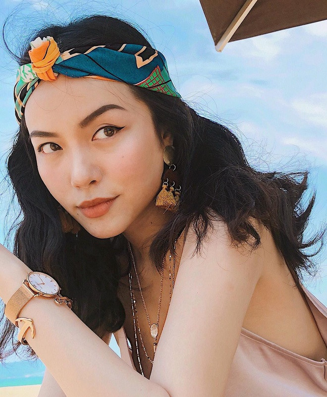 Hà Trúc hiện là gương mặt đại diện của nhiều nhãn hàng, là gương mặt quen của những tín đồ thời trang tại Sài Gòn. Cô gây ấn tượng nhờ thần thái cuốn hút, tạo hình chuyên nghiệp.