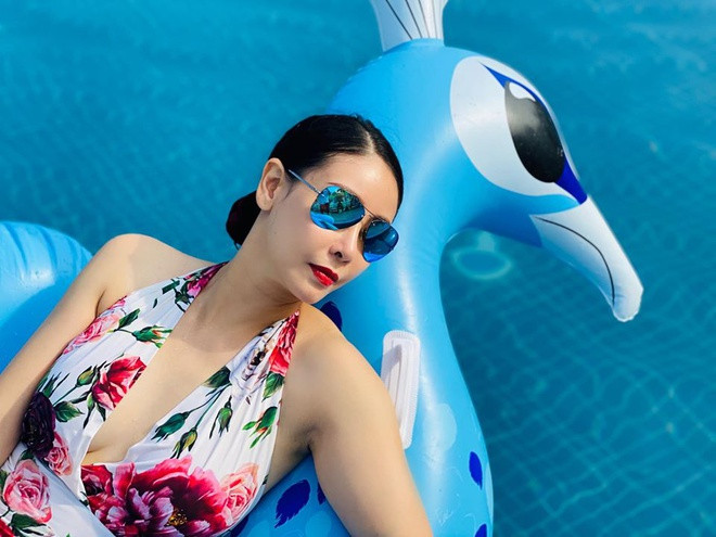 Theo Hà Kiều Anh, tinh thần thoải mái cũng là điều quan trọng giúp phụ nữ giữ gìn sức khỏe và nhan sắc. Hoa hậu hiện có cuộc sống êm đềm bên chồng đại gia và 3 con. Không chỉ kinh doanh riêng, Hà Kiều Anh cho biết còn hỗ trợ công việc của ông xã.