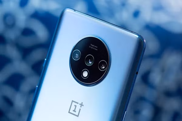 Me song ao, thich clip xin, chang the bo qua OnePlus 7T