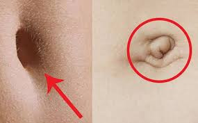 Vị trí rốn: Khi xem vị trí rốn tức là xem rốn ở thiên về phần bụng trên hay bụng dưới. Nếu như rốn nằm thiên về phía bụng trên, chủ nhân có cuộc sống nhàn hạ, không lo cái ăn cái mặc. Chỉ cần người này nỗ lực làm việc ắt gặt hái thành công dễ dàng. Trái lại, với người có rốn ở vị trí phần bụng dưới và thấp hơn, tài vận kém sắc, lại không giỏi quản lý tài chính, thường gặp khó khăn trong cuộc sống. Người này nên tập thói quen tích lũy của cải để cuộc sống đỡ vất vả hơn. (Bài viết chỉ mang tính tham khảo)