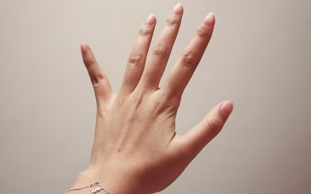 Có số làm ăn, nên phụ nữ có bàn tay mập đầy, rất dễ thành công trong kinh doanh và chẳng mấy chốc mà giàu có. 