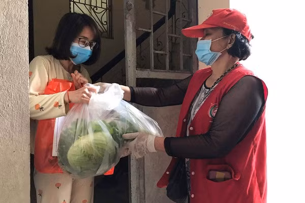 O dau yen do, du gia dinh tam chia hai