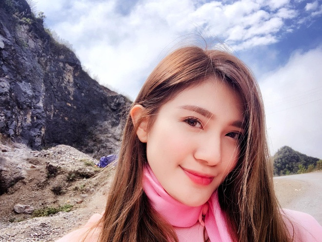 10X sở hữu vẻ ngoài xinh xắn, cùng chiều cao 1,73 m. Hồng Đào còn được đánh giá là thí sinh có câu trả lời thông minh liên quan đến việc sẽ làm gì khi trở thành đại sứ du lịch.