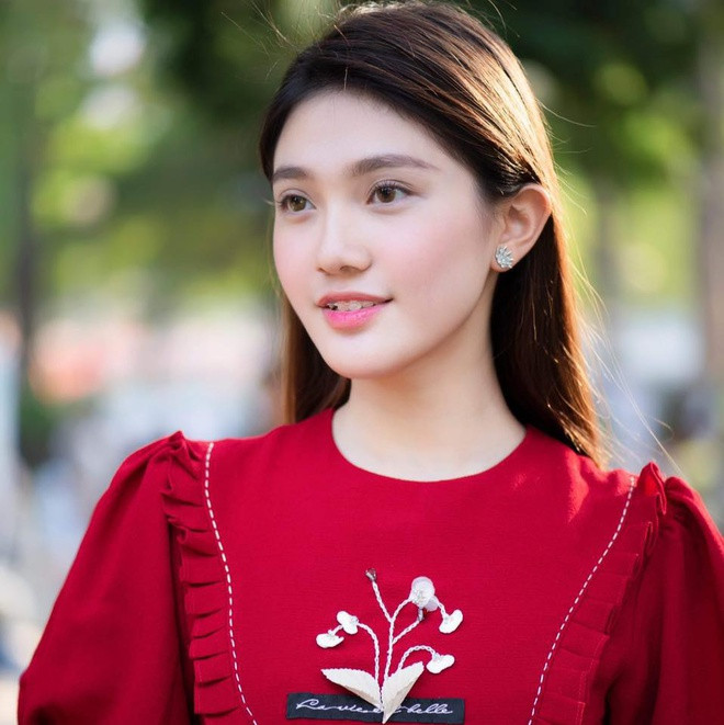 Chia sẻ về kỳ nghỉ Tết của mình, tân hoa khôi ĐH Hoa Sen cho biết cô thích một cái Tết đoàn viên sum họp bên gia đình. Năm mới 10X mong muốn việc học tâp được suôn sẻ và có cơ hội tham gia những cuộc thi nhan sắc lớn hơn.