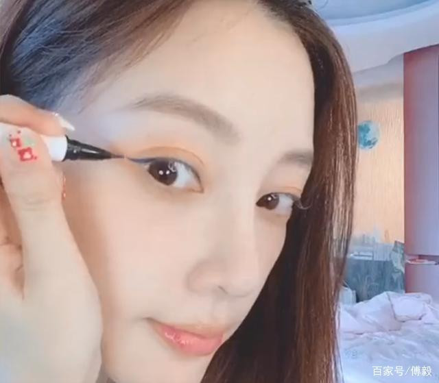 Bi len an du doi vi 'cam sung' Gia Nai Luong, Ly Tieu Lo hien song ra sao?-Hinh-3