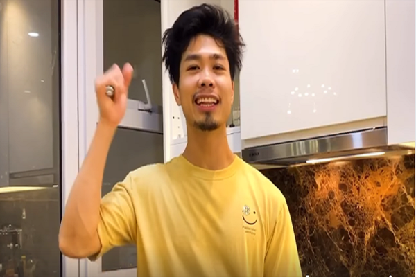 Sau 3 tuan o nha cach ly, Cong Phuong bong hoa Den Vau-Hinh-2