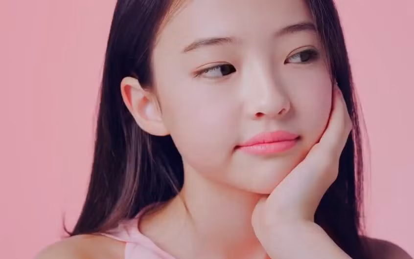 Nổi tiếng được hàng triệu người yêu mến nhưng Ella Gross từng bị vướng vào một vụ tranh cãi liên quan đến việc quảng cáo kem khá “nhạy cảm”.