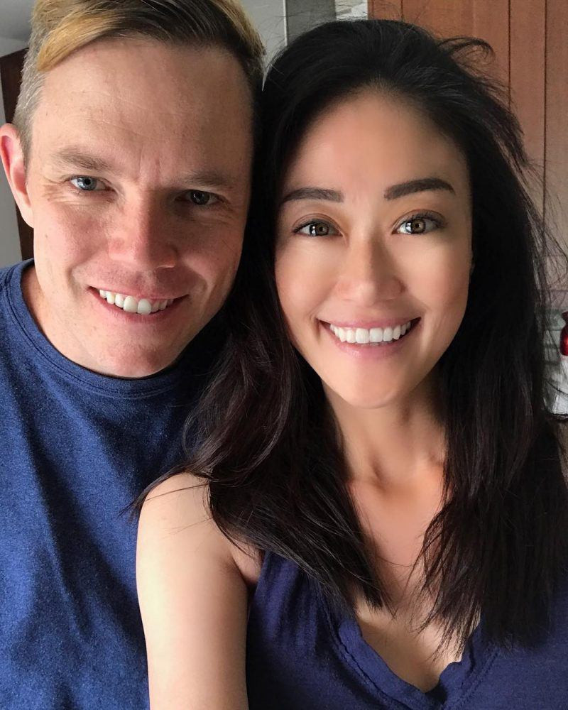 Mẹ cô bé là người Mỹ gốc Hàn, bố là người Đức. Cô bé chính là con gái lai xuất sắc thừa hưởng những nét chuẩn đẹp từ mẹ. Bé cũng được sinh ra tại Hoa Kỳ.