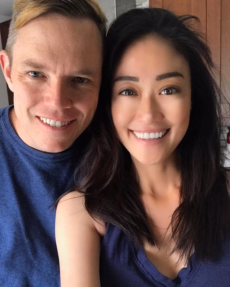 Mẹ cô bé là người Mỹ gốc Hàn, bố là người Đức. Cô bé chính là con gái lai xuất sắc thừa hưởng những nét chuẩn đẹp từ mẹ. Bé cũng được sinh ra tại Hoa Kỳ.