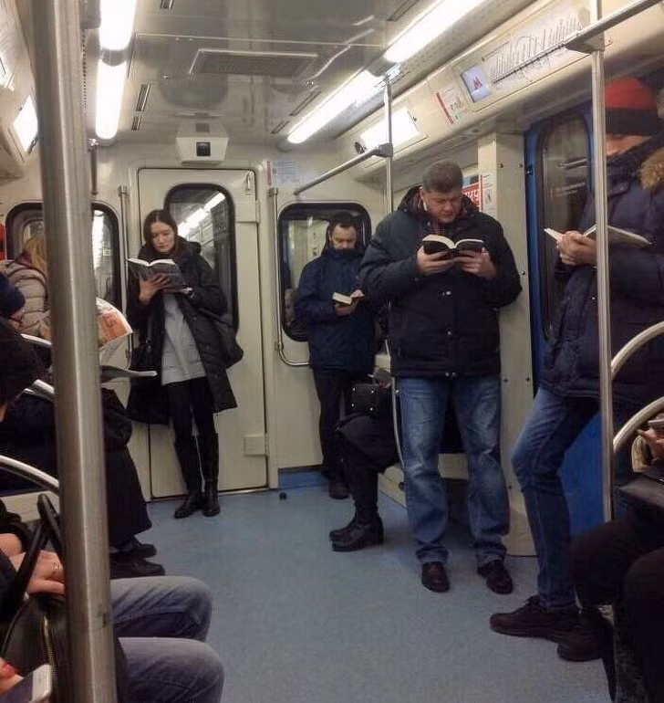 Đọc sách chính là cách đầu tư hiệu quả nhất cho bản thân. 