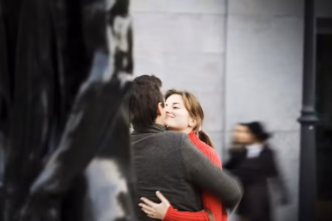 Không thể đụng chạm, đôi yêu xa 'ngủ cùng nhau' qua video call - Hình 2 Khong the dung cham, doi yeu xa 'ngu cung nhau' qua video call-Hinh-2