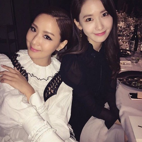 Xinh đẹp lại giỏi giang và giàu có nên Tôn Vân Vân luôn được nhiều nhãn hàng hay những sự kiện thời trang săn đón. Bạn bè của cô cũng đều thuộc giới thượng lưu, tài phiệt và người nổi tiếng.