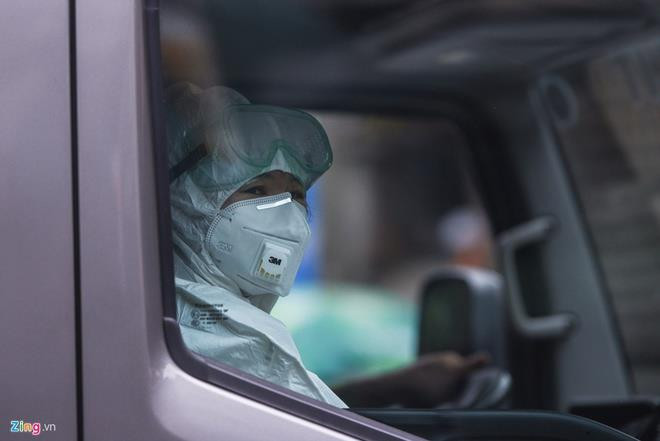 7. Không chia sẻ thông tin của người nhiễm bệnh: Không chia sẻ thông tin cá nhân của bất cứ ai chỉ vì bạn nghĩ họ đáng bị trừng phạt hay cần phải xa lánh. Thông tin, hình ảnh cá nhân là quyền riêng tư và chỉ các cơ quan chức năng mới có quyền tiếp cận.