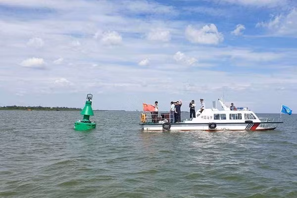 Đường thủy sắp có biển báo điện tử, cảnh báo tàu thuyền 24/7 Duong thuy sap co bien bao dien tu, canh bao tau thuyen 24/7