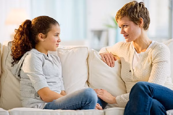 Biet con yeu som, bo me thuong co phan ung ap dat the nay