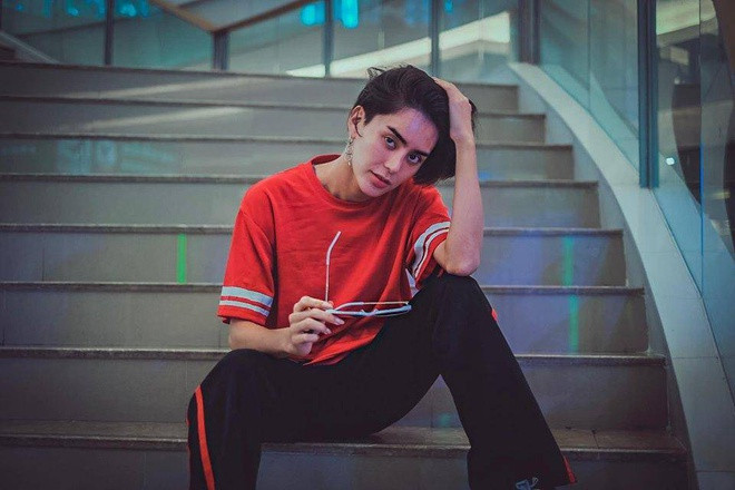 Việc Trithipnipa Thippaphada chuyển giới lần 2 khiến bạn đời Chairat Vee Jailek khó chấp nhận. Chairat Vee Jailek có giới tính thẳng, anh hẹn hò với Trithipnipa từ năm 2014. Tuy nhiên, cuối cùng Chairat Vee Jailek cũng chấp nhận quyết định của nam nghệ sĩ.