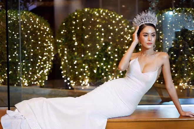 Năm 2014, Arm Trithipnipa giành ngôi vị Á quân Miss Trans Universe Thailand. Người đẹp sở hữu lượng fan hùng hậu. Sau khi giành chiến thắng, Trithipnipa Thippaphada nổi lên như một biểu tượng chuyển giới thành công của Thái Lan bên cạnh những cái tên hot khác như Nong Poy hay Noey.