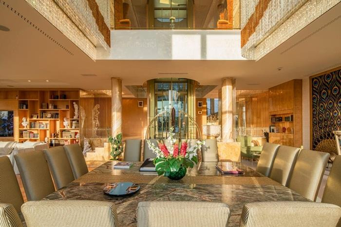 Biệt thự rộng 1.700m2, gồm 10 phòng ngủ và 7 phòng tắm. (Ảnh: MyLondon)