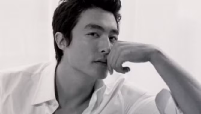 Người trán vuông: Trong phong thủy những người đàn ông sở hữu tướng trán vuông là người có tính cách cương trực, kiên định nên sau tuổi 30 họ thường xây dựng được sự nghiệp cuộc sống vô cùng viên mãn hạnh phúc.