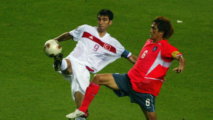 Sieu sao bong da giau co mot thoi, gio lam xe om kiem tien