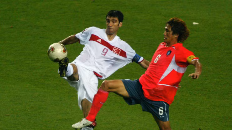 Sieu sao bong da giau co mot thoi, gio lam xe om kiem tien