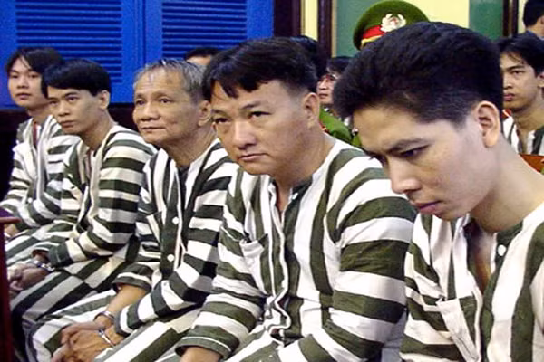 Nam Cam (Ky 32): Hanh trinh “chat voi bach tuoc” xuyen bien gioi