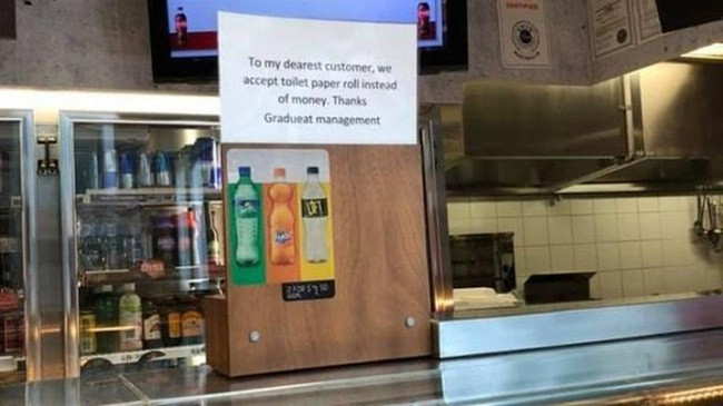 Có thể thấy giấy vệ sinh là mặt hàng được tìm mua nhiều sau khẩu trang giữa nỗi lo Covid-19. Thậm chí, cách đây không lâu có cửa hàng chấp nhận thanh toán bằng giấy vệ sinh.