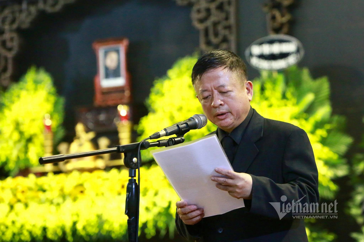 Trong điếu văn đọc lúc 12h45 phút, nhạc sĩ Đỗ Hồng Quân gọi tác phẩm "Bài ca hy vọng" là "biểu tượng của niềm tin trong sự nghiệp đấu tranh vì chính nghĩa của dân tộc". Mượn hình ảnh cánh chim trong tác phẩm, Đỗ Hồng Quân đọc lời tiễn biệt: "Ông ra đi nhẹ nhàng như cánh chim bay về miền khát vọng. Bài ca hy vọng, Bay lên Việt Nam mãi là ước vọng của ông hướng đến những giá trị cao cả trong âm nhạc và cuộc đời".