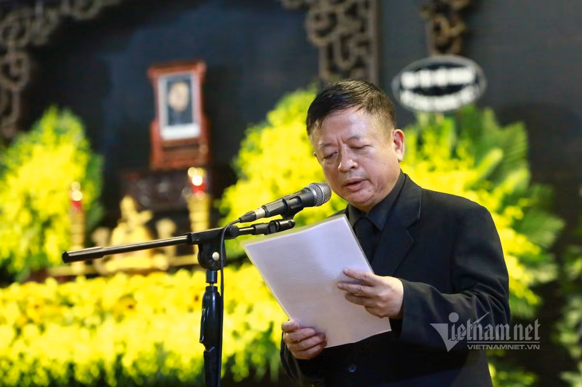 Trong điếu văn đọc lúc 12h45 phút, nhạc sĩ Đỗ Hồng Quân gọi tác phẩm "Bài ca hy vọng" là "biểu tượng của niềm tin trong sự nghiệp đấu tranh vì chính nghĩa của dân tộc". Mượn hình ảnh cánh chim trong tác phẩm, Đỗ Hồng Quân đọc lời tiễn biệt: "Ông ra đi nhẹ nhàng như cánh chim bay về miền khát vọng. Bài ca hy vọng, Bay lên Việt Nam mãi là ước vọng của ông hướng đến những giá trị cao cả trong âm nhạc và cuộc đời".