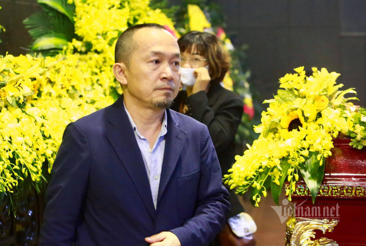 Rất nhiều nghệ sĩ nổi tiếng như nhạc sĩ Doãn Nho, Đỗ Hồng Quân, Anh Quân, Huy Tuấn, Quốc Trung, Dương Cầm.... cùng các ca sĩ: Tấn Minh, Trọng Tấn, Minh Ánh, Lan Anh, Khánh Linh... đã đến viếng nhạc sĩ Văn Ký.