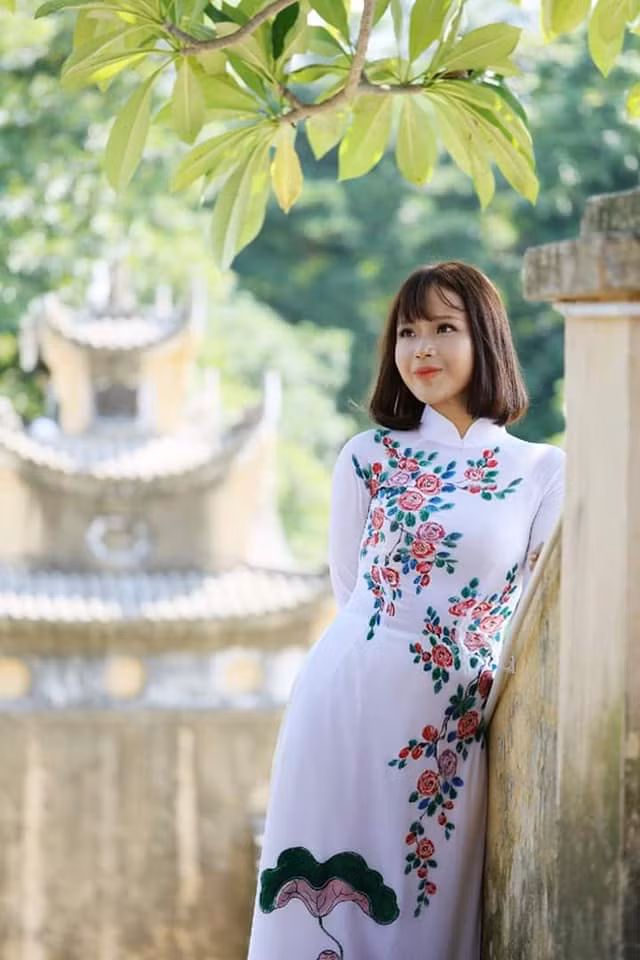 Nu sinh ung thu Dang Tran Thuy Tien quay lai truong, tiep tuc viec hoc