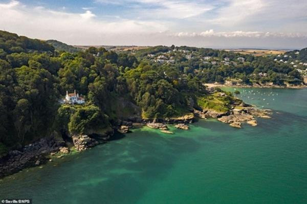 Đại lý bất động sản của Savills cho biết: “Mặc dù đây là ngôi nhà gia đình sống trong hơn 20 năm, nhưng chủ sở hữu mô tả nó giống như nơi nghỉ ngơi vì họ luôn cảm thấy như đang trong một kỳ nghỉ”. (Ảnh: Savills/BNPS)