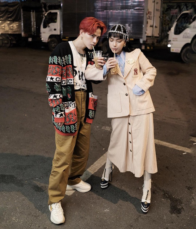 Zing.vn đã liên hệ tới Châu Bùi nhưng cô từ chối chia sẻ về chuyện tình cảm. Hiện tại, thông tin Châu Bùi - Decao chia tay vẫn khiến người hâm mộ đôi trẻ tiếc nuối. Số đông hy vọng rằng họ sẽ sớm tái hợp như lần chia tay vào năm 2017 sau 7 tháng xa cách, thậm chí cả hai đều từng thử quen người mới.