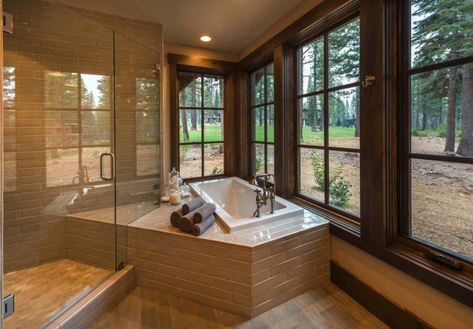 Phòng tắm sang trọng như ngoài trời.