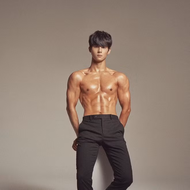 Ngày 3/1, Bot-No-Jam khiến dân mạng trầm trồ khi đăng loạt hình khoe cơ bắp sáu múi, thân hình lực lưỡng.