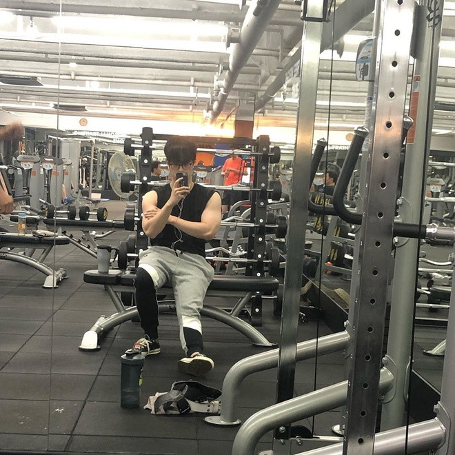 Trước đó, trên trang cá nhân, Bot-No-Jam check-in khoe hình ảnh tập luyện chăm chỉ trong phòng gym.