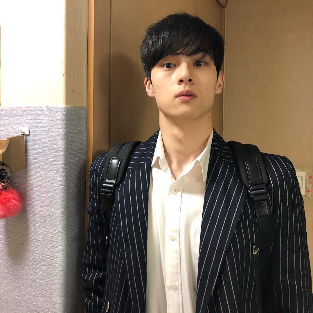 Bên cạnh những vlog ngồi học, anh còn thực hiện nhiều video về ăn uống, du lịch, cuộc sống hàng ngày của mình.